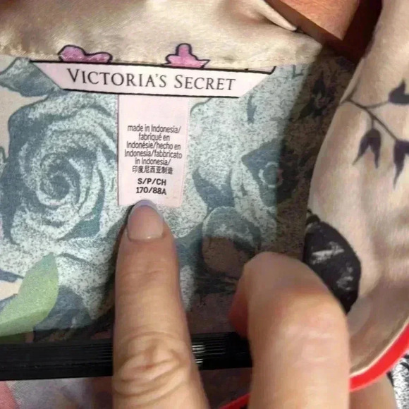 Victoria Secret  pyjama top - Picture 3 of 4